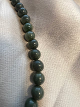 Graduated necklace with Indian agate and green serpentine beads